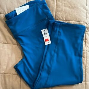Teal blue Capri leggings from Gap fit